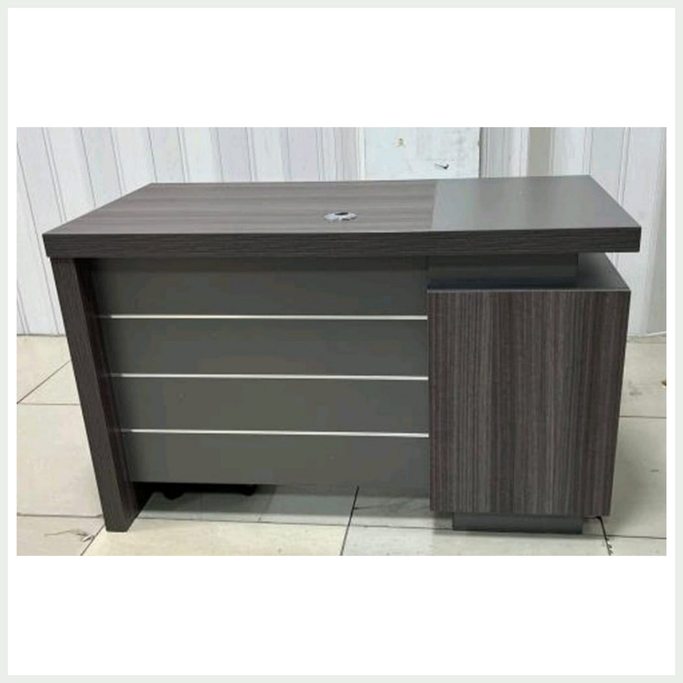 Small Manager Table Premium Manager Office Table – Modern & Executive Design – Multiwood